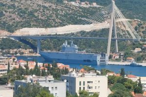 U Dubrovnik pristao francuski nosač helikoptera