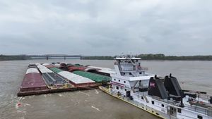 Kapetan tegljača koristio mobitel i zaspao