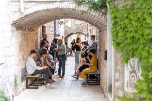 Jelsa Art Bijenale 2025 - kad umjetnost postane sila promjene!