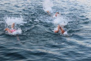 IZAZOV U SRCU JADRANA: 25 godina Viškog plivačkog maratona – Tradicija koja pliva dalje