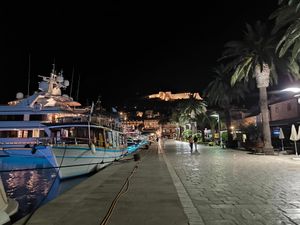 Britanac o Hvaru bez buke i divljanja: "Kakva divna transformacija, nema tijela, ni smeća po rivi..."