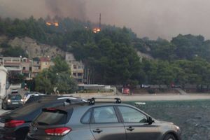 Prometni kolaps na izlazu iz Splita zbog požara u Krilu