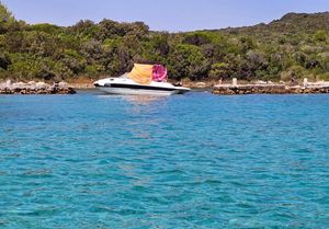 Njemačka barikada na otoku Rivnju - Gliserom blokirao ulaz u lučicu