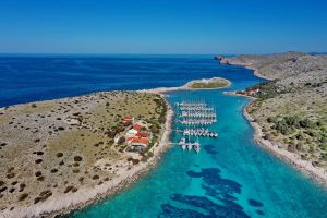 Gost kornatskog restorana kaže da vlasnica ne govori istinu: "Situacija je bila na rubu ekscesa i uvećan iznos od onog na jelovniku platili smo mi!"