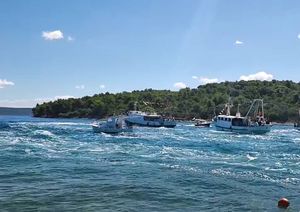 PET STOLJEĆA TRADICIJE Na otoku Ugljanu proslavljen zavjetni blagdan Gospe od Sniga