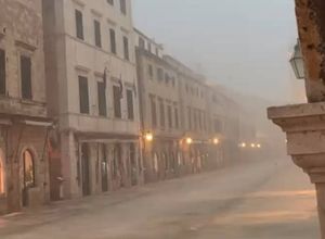 Dubrovnik pogodilo jako nevrijeme: " Zatvoren most, odroni, poplave!"