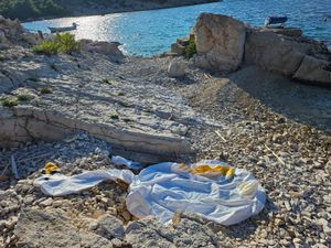 Pošteni nalaznik s Visa traži vlasnika ovog dječjeg čamca: "Neka se vrli nautičar javi..."