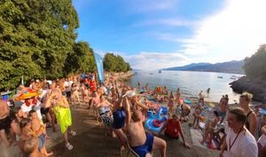 Riječki karnevalci prikupili 915 eura za Kliniku za pedijatriju