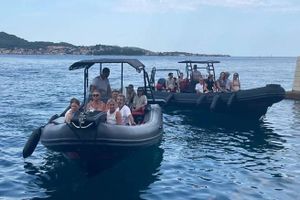 PREKIPJELO IM Mještani Ošljaka otjerali izletničke brodove, došlo do fizičkog obračuna - intervenirala policija!