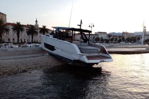 Upravitelj brodice zaspao? Gliser se u punoj brzini nasukao na splitsku Matejušku!