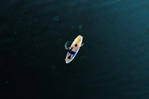 NEVJEROJATNO Poljak se s djetetom na SUP - u uputio na otvoreno more kod Omiša: "Zamalo su nastradali!"