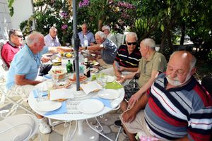 OREBIĆ Dirljiva dalmatinska priča: "Osam kapetana oplovilo svijet pa se vratilo - svom učitelju!"