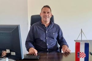 LEGENDARAN POTEZ Načelnik mjesta u Dalmatinskoj zagori obećao volontirati pa na kraju ima plaću veću od 4000 eura!?