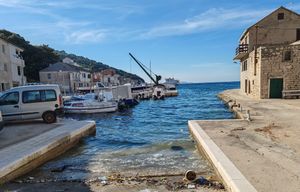 Požar na brodicama na Žirju