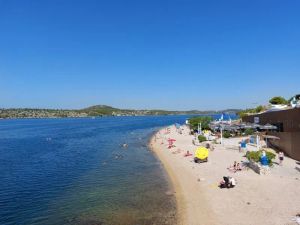 U Šibeniku se danas čistila plaža Banj