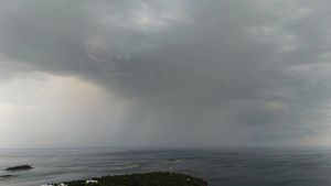Istru pogodili pljuskovi i grmljavina, narančasti meteoalarm za Rijeku i Podvelebitsko područje