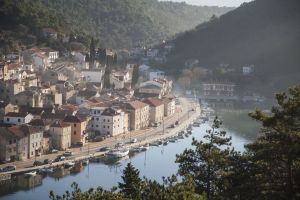 Pretežno suha, sunčana i razmjerno topla subota uz maglovito jutro