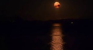 "KRVAVI MJESEC" Večeras iznad Hrvatske rijedak astronomski fenomen, evo kad je najbolje podići pogled u nebo!