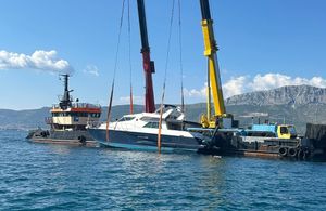 Tvrtka iz Splita odsukala 50 tona tešku jahtu bez štete za okoliš!