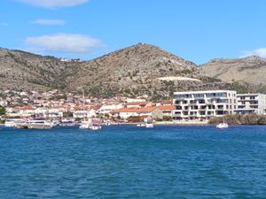 Građani javljaju: "Ilegalno se sidre ispred Trogira, okupiraju pomorsko dobro u Segetu Donjem" - Vlasnik obrta: "Tko ste vi? Ne znam ja ništa!"