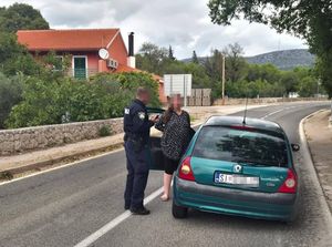 SLUČAJ "DVIJE FELGE" Šibenska policija objavila detalje jučerašnje vožnje bez dvije gume: "Bila je pijana i drogirana"