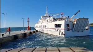 VIDEO Otočani oduševljeni manevrom pristajanja zapovjednika na Unije: "Baš kad se činilo da će udariti... bravo majstori!"