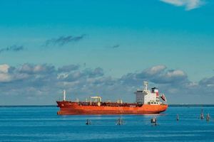 Eksplozija i požar na LPG tankeru  - brod napušten, dvoje pomoraca nestalo