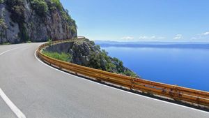 Kreće sanacija opasne ceste na Biokovu gdje često padaju goleme stijene!