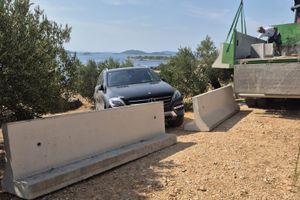 MURTERSKE MUKE: "Splitski poduzetnik blokirao naš automobil, tu je već 3 mjeseca." Poduzetnik: "Nije istina, recite im da mogu ukloniti automobil s moje zemlje kad god žele!"