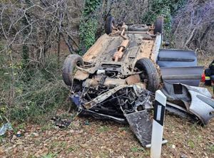 Pijan sletio s ceste kod Brtonigle, udario u stabla...