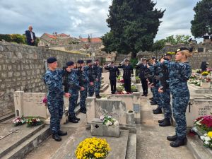 FOTO Pripadnici Hrvatske ratne mornarice obilježili blagdan Svih svetih i Dušni dan