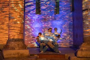 More ko žena miče pločice dragulja - multimedijalna oda moru u zadarskom sv. Donatu!