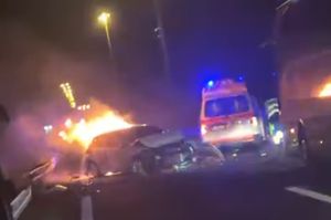 VIDEO Nogometaši izvukli vozača iz gorućeg automobila kod Maslenice!