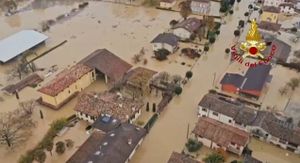 Strašne poplave u susjedstvu, ljudi spas traže na krovovima!