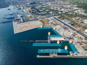 ZADRANI POTJERALI KINEZE Lučka uprava Zadar objavila: Luka Zadar d.d. ima 150 dana da napusti Gaženicu!