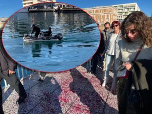 Maskirani divljaci u Zadru s gumenjaka gađali prosvjednike bojom - Potpredsjednica Sabora: "Je li simbolika krv ili...?"