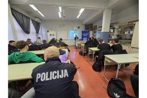 U Zadru obilježen Međunarodni dan borbe protiv nasilja nad ženama: "Policija održala predavanje mladima"