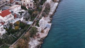 POTVRĐENO: "Ronilački centar Trogir nema niti je imao koncesiju na pomorskom dobru. Što je sve ove godine radio općinski načelnik?"