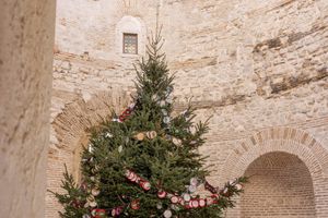 DAVNI DANI Dalmatincima je Badnjak oduvijek grijao dušu: "Umjesto božićnog drvca u kuću se unosila slama, a svijeća se gasila komadićem kruha umočenim u vino - evo i zašto!"