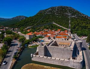 U Stonu se na pomorskom dobru bespravno gradi. Općina: "Znamo za problem, no DIRH ne reagira na naše prijave"