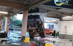 Kamion splitske Čištoće zapeo u garaži trgovačkog centra?