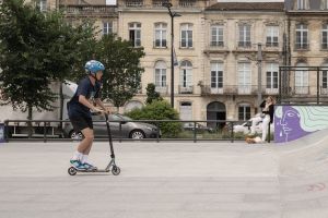 Maloljetna osoba u Velom Lošinju pala s električnog romobila, teško je ozlijeđena
