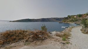 MASLENICA Na Novu godinu ispalio pirotehniku u telekomunikacijski ormar i prometno ogledalo