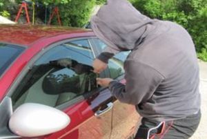 Uhićen provalnik iz Malog Lošinja: "Razbio stakla na automobilima pa krenuo!"