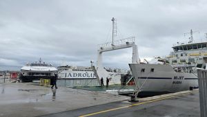 Jako jugo privezalo trajekte, brodove i katamarane u linijama prema otocima