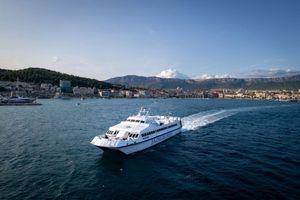 U sezoni za manje od dva sata iz Splita do otoka Visa! Nova brzobrodska linija Split – Bol – Hvar – Vis
