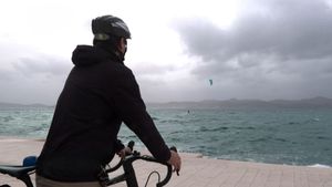 Nijemac se uputio biciklom do Kine - Prošao kroz Zadar jer mu je tu toplije