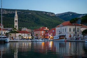 Crveni križ otoka Hvara u humanitarnoj akciji: "Rukotvorine školaraca spašavaju živote"