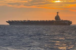 Drama u Crvenom moru: Požar na nosaču USS Gerald R. Ford bjesnio više od 30 sati
