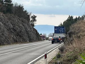 Kobna nesreća kod Crikvenice: "Pretjecao kolonu pa se sudario s kamionom"
